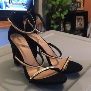 Black suede pumps straps by BAMBOO Size 8